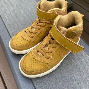 Nike Court Borough Mid Sneaker